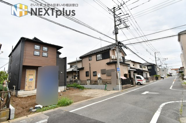 蓮田市西城２丁目　全１棟　１号棟の前面道路含む現地写真