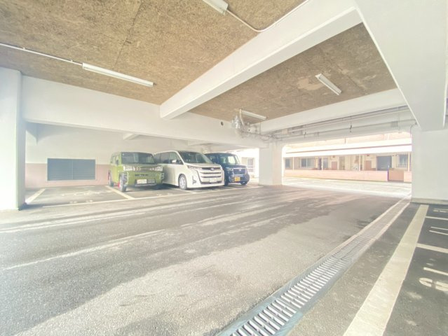 高槻センチュリーマンションの駐車場