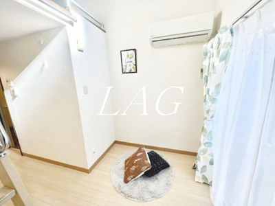 【居間・リビング】 | シャトルブラッケン | 洋室のお部屋です。
