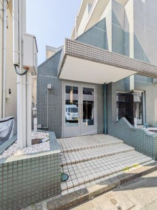 ジョイフル中野南台のエントランス