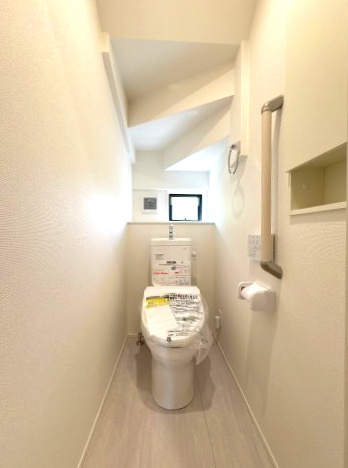 《仲介手数料半額》狭山市広瀬台11期GRAFARE全7棟　7号棟のトイレ