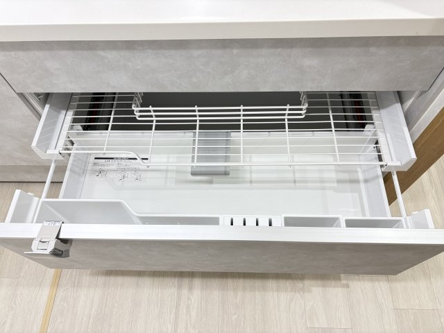 久岐の浜シーサイドファイラム２１　５街区４号棟のキッチン|キッチンはスライド収納付きで、収納力と使い勝手を両立しています。