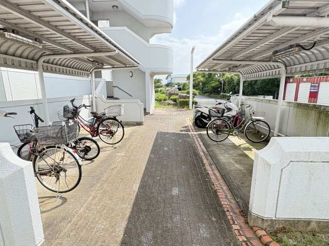 久岐の浜シーサイドファイラム２１　５街区４号棟の駐輪場|駐輪場付きで、自転車を安心して保管できます。