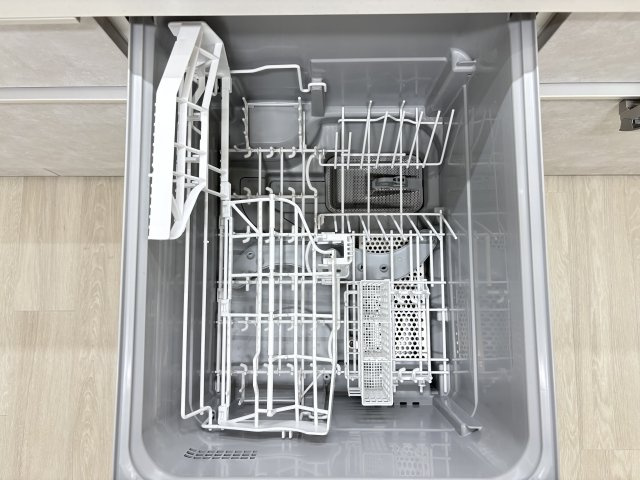 久岐の浜シーサイドファイラム２１　５街区４号棟のキッチン|食器洗い乾燥機付きで、毎日の家事負担を軽減します。