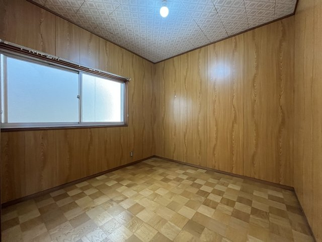 貝塚市久保1丁目　中古戸建の洋室|【洋室6帖】
ゆったりした洋室です。