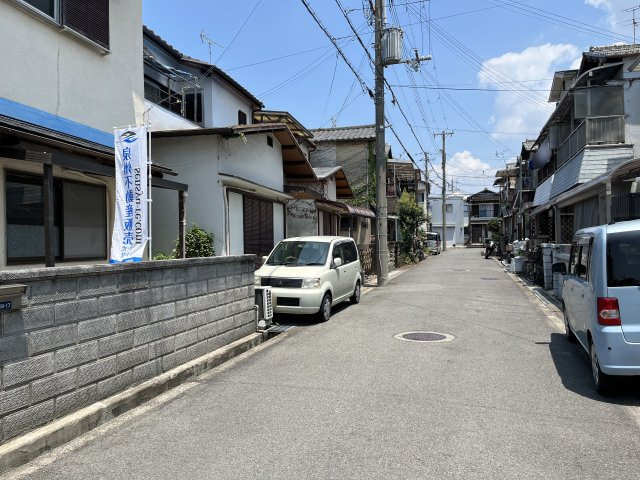貝塚市久保1丁目　中古戸建の前面道路含む現地写真|前面道路含む現地写真です。