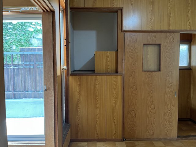 貝塚市久保1丁目　中古戸建の収納|階段上にもあると便利な収納スペースございます。