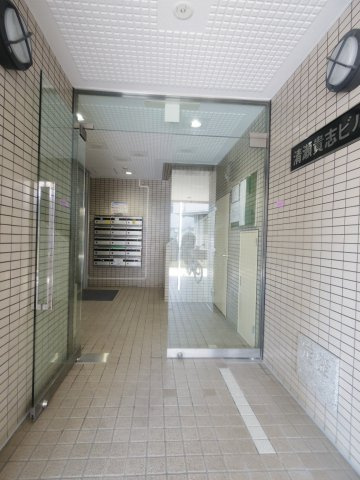 清瀬貴志ビルのエントランス