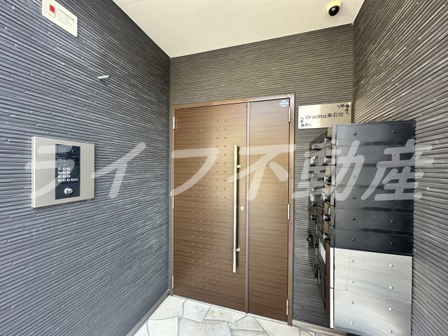 Gradito東石切のエントランス