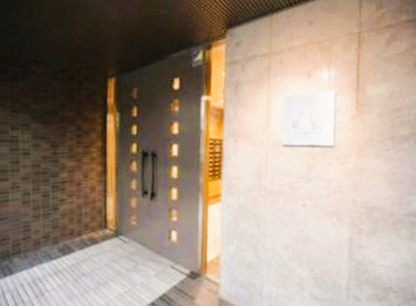 所沢市東町の賃貸マンションのエントランス