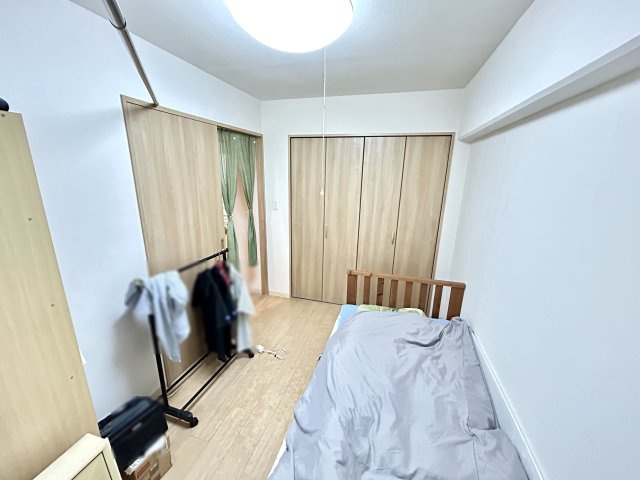 サンヴェール朝霧ケ丘A棟の洋室
