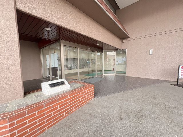 サンヴェール朝霧ケ丘A棟のエントランス