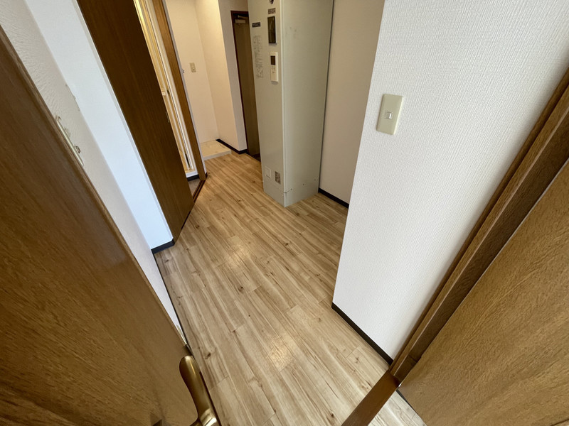 エル中山手の玄関