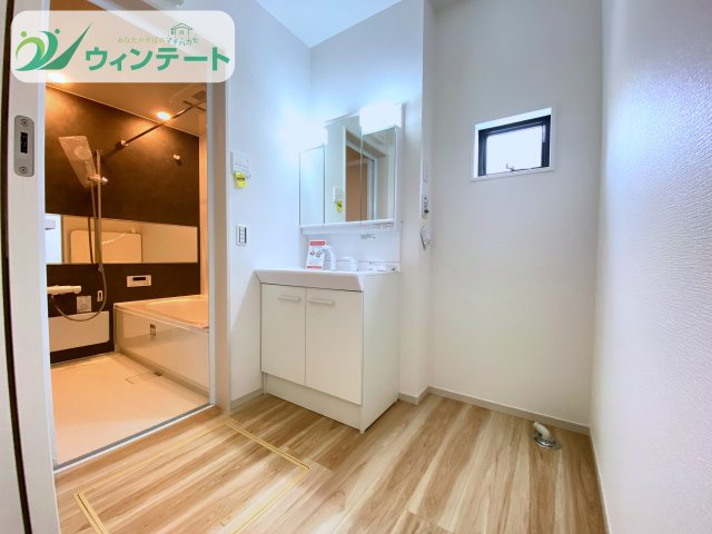 守谷市本町10期　新築戸建の独立洗面台|シンプルでお手入れしやすい洗面台。収納付きで洗面用品もすっきり整理でき、清潔感を保てます。