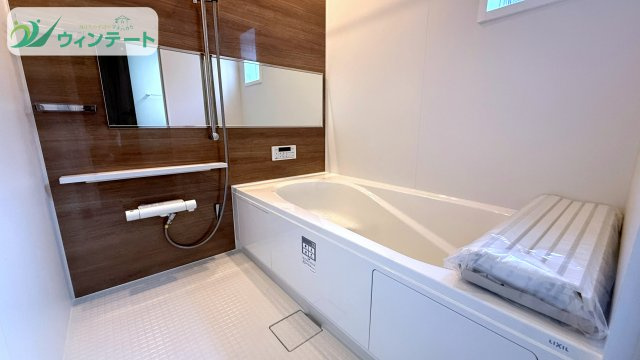 守谷市松ケ丘5丁目01期　新築戸建　1号棟の浴室|浴室は広々とした一坪タイプ。デザイン性と機能性を両立した空間で、家族の癒し時間をより豊かにしてくれます。