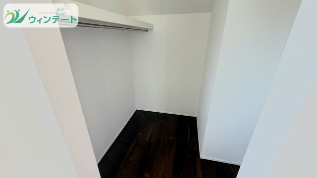 守谷市松ケ丘5丁目01期　新築戸建　1号棟の収納|ウォークインクローゼットがあることで、生活空間がすっきり。整理整頓しやすい収納スペースです。