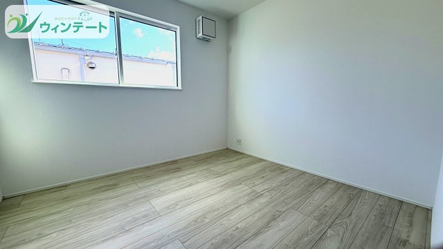 守谷市松ケ丘5丁目01期　新築戸建　2号棟の洋室|全室にしっかり採光を確保した明るい洋室。収納スペースもあり、家族それぞれのプライベート空間として快適に過ごせます。