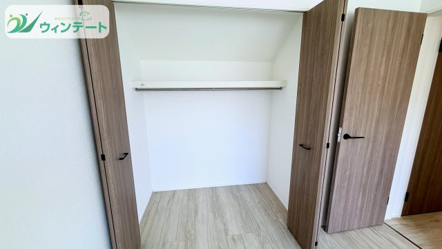 守谷市松ケ丘5丁目01期　新築戸建　2号棟の収納|たっぷり収納できるクローゼット付き。衣類や小物を整理しやすく、いつでもお部屋がきれいに保てます。