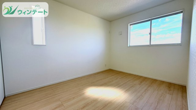 常総市本石下第12　新築戸建の洋室|完成した洋室です。窓からの採光が心地よく、実際の広さと明るさをぜひ現地でご確認ください♪