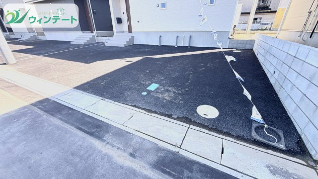 常総市本石下第12　新築戸建の駐車場|並列2台駐車が可能なゆとりのある駐車場。車の出し入れもスムーズで、忙しい朝もストレスフリーです。