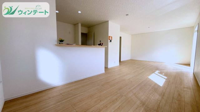 常総市本石下第12　新築戸建の居間・リビング|完成したLDKです♪写真では伝わりきらない開放感と明るさ、ぜひ現地でご体感ください。