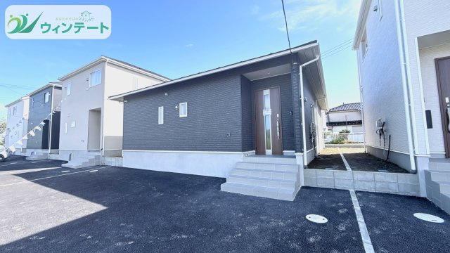 常総市本石下第12　新築戸建の前面道路含む現地写真|見通しの良い前面道路で、お子様の通学も安心。閑静な住宅街に位置する好立地です♪