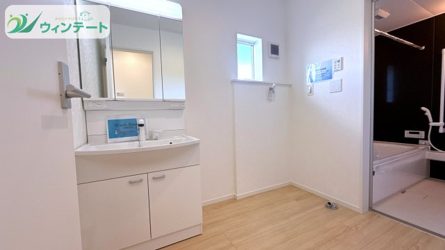 常総市本石下第12　新築戸建の独立洗面台|お手入れがしやすい洗面台。清潔感あるホワイトカラーで、明るく爽やかな空間です。