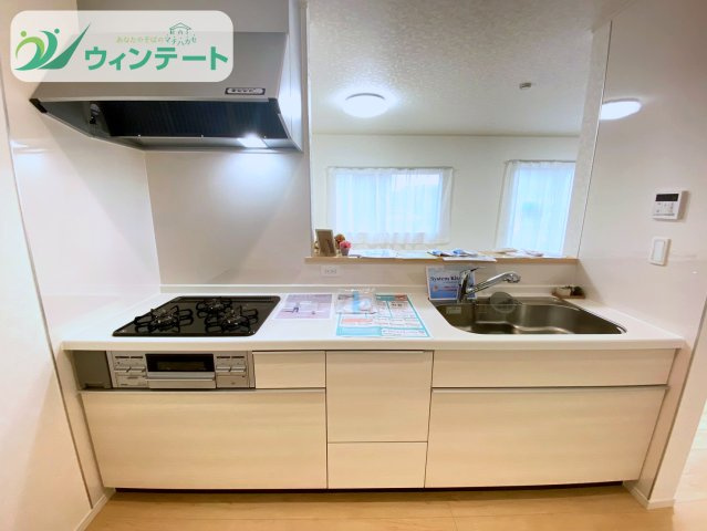 常総市本石下第12　新築戸建のキッチン|使い勝手の良い対面キッチン。動線が短く効率的に家事ができるため、忙しい朝も快適に過ごせます。