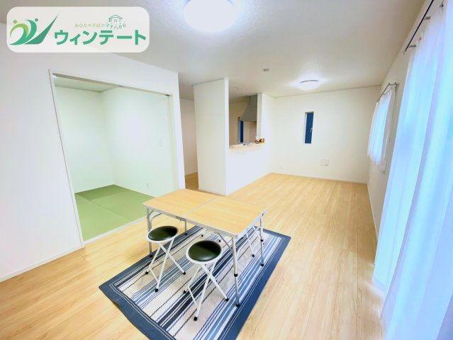 常総市本石下第12　新築戸建の居間・リビング|完成したLDKです♪写真では伝わりきらない開放感と明るさ、ぜひ現地でご体感ください。