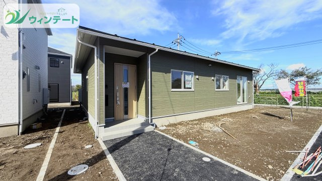 常総市本石下第12　新築戸建の前面道路含む現地写真|見通しの良い前面道路で、お子様の通学も安心。閑静な住宅街に位置する好立地です♪