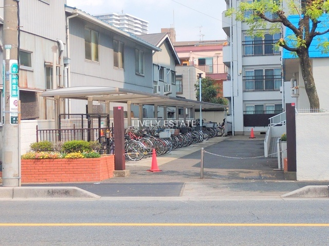 草加マンションの駐輪場