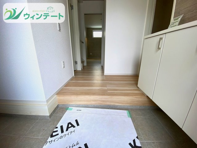 牛久市田宮6期　新築戸建の玄関|シューズボックス完備で収納力も豊富。玄関周りがすっきり片付き、いつでも快適に使えます。
