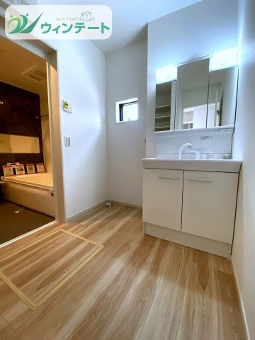 牛久市田宮6期　新築戸建の独立洗面台|収納付きの洗面台で、日用品や小物もスッキリ整理。毎日の身支度がより快適になります。