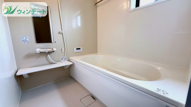 石岡市石岡3期　新築戸建の浴室|ゆとりのある浴槽で一日の疲れをリセット。追い焚き・浴室乾燥機付きで、機能性と快適性を兼ね備えた浴室です。