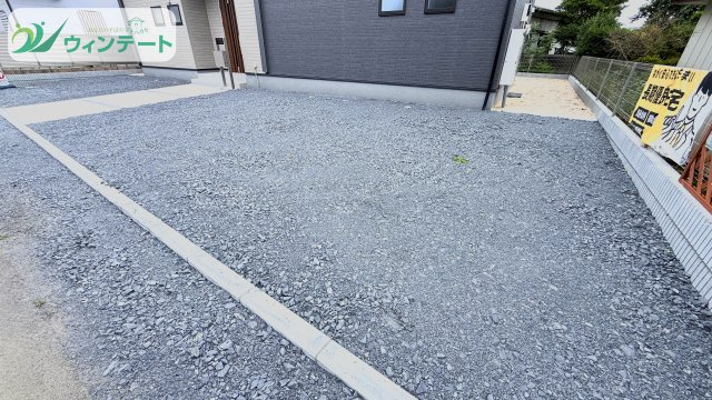石岡市石岡第9　新築戸建の駐車場|ゆとりの駐車スペース4台は、ゲストへの受け入れもスムーズ。休日の洗車も快適。