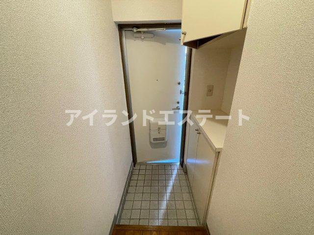 パークヒルズ田園調布　バイク置場　駐車場　宅配BOXの玄関