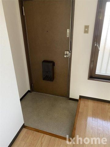 プラットホーム川端通りの玄関|明るい玄関です