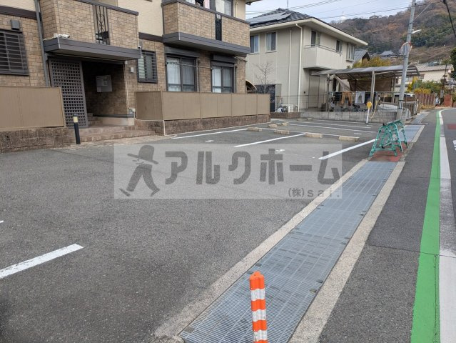 フローレスサクラの駐車場
