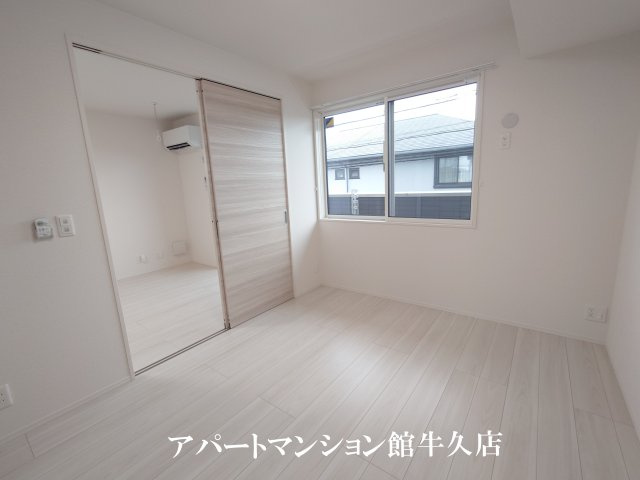 D-Invest栄町の洋室