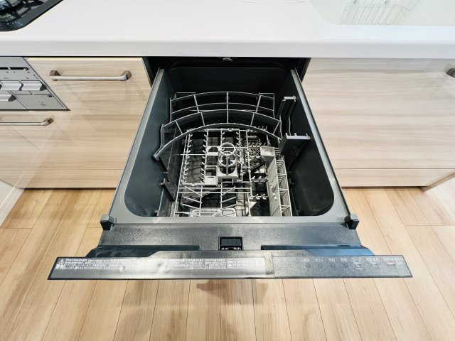 【キッチン】 | 杉並区阿佐谷南１丁目　新築戸建て　A号棟 | 【施工例】食後の片付けをラクにする、便利なビルトイン食洗機