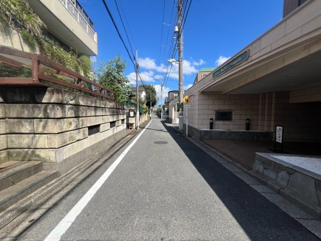 【前面道路含む現地写真】 | 杉並区阿佐谷南１丁目　新築戸建て　A号棟 | 落ち着いた住宅街の一角、ゆったり過ごせる住環境です