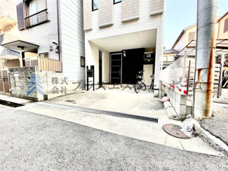 【駐車場】 | 灘区上河原通1丁目　戸建 | ハイルーフ車可能車庫付♪