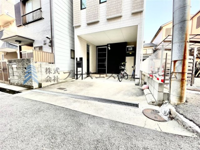 【駐車場】 | 灘区上河原通1丁目　戸建 | ハイルーフ車可能車庫付♪