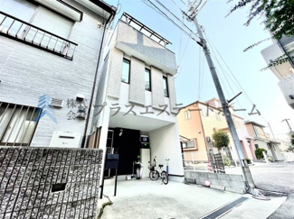【外観】 | 灘区上河原通1丁目　戸建 | ハイルーフ車可能車庫付♪
最寄のJR「六甲道駅」まで徒歩約9分♪