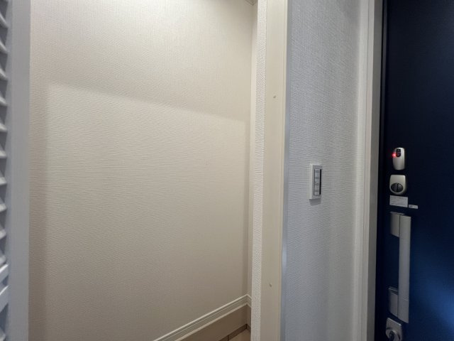 自宅でお店や事務所を欲しい方集まれ！！玄関２か所で区切られ、実質７ＬＤＫサイズのやりたい放題！！駐車場も３台分で多種多少に対応できる希少性がとんでもねぇ！！な、『港南区芹が谷１丁目』リフォーム戸建の収納|たっぷりとした収納スペースです