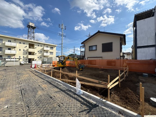 《仲介手数料半額》狭山市中央4丁目BLOOMING GARDEN全4棟　1号棟の前面道路含む現地写真