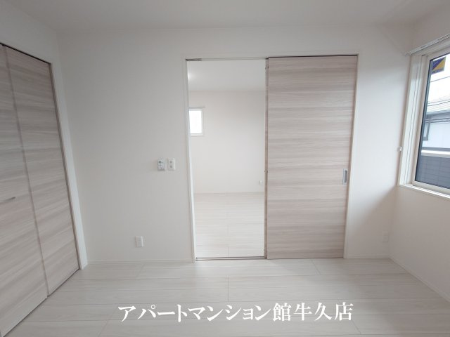 D-Invest栄町の洋室