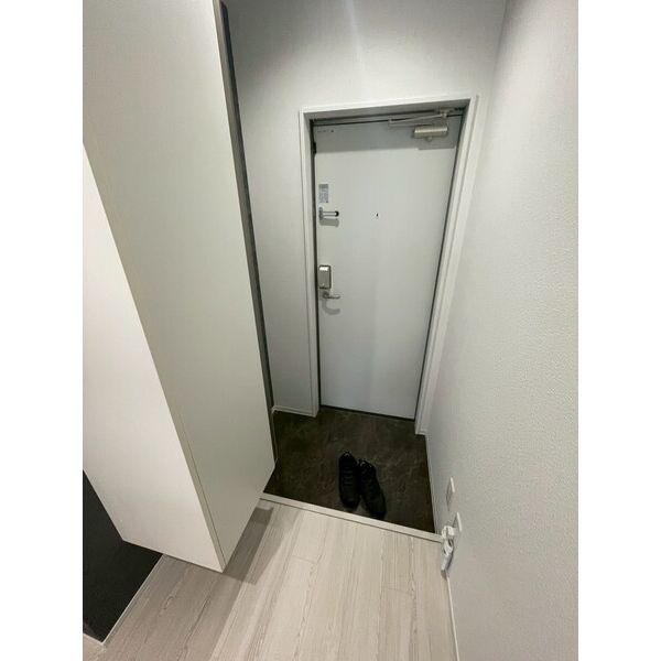 エヌエムキャトフヴァントゥレーズ　サウスの玄関