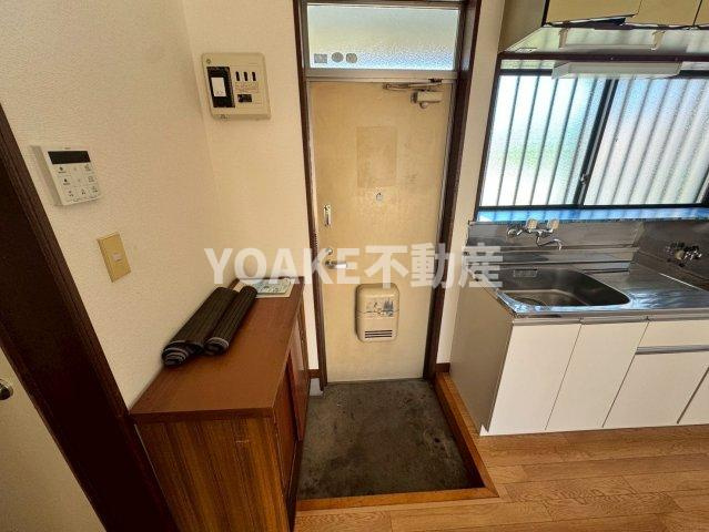 綾瀬市大上５丁目のアパートの玄関