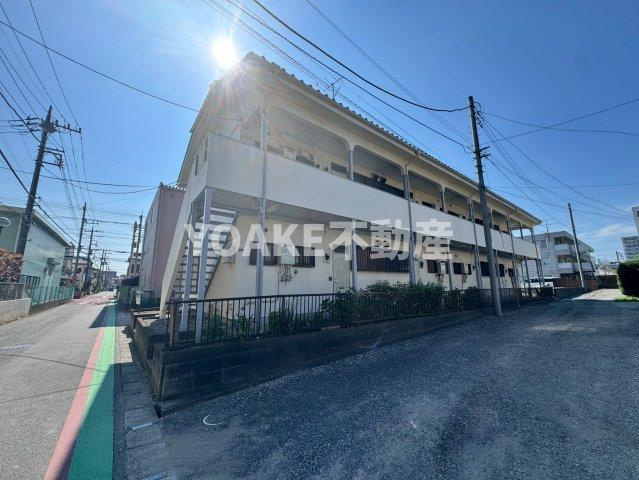 綾瀬市大上５丁目のアパートのエントランス